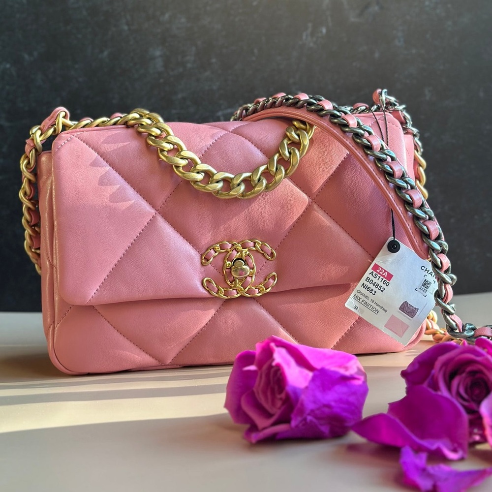 22A CHANEL MEDIUM 19 PINK FLAP LAMBSKIN TRIO MIX HARDWARES